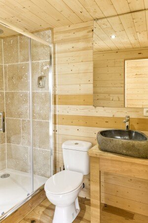 Cabane sur l'eau moderne, 1 chambre, avec jardin