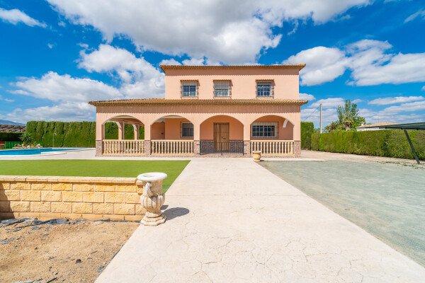 House 3 bedrooms, with garden