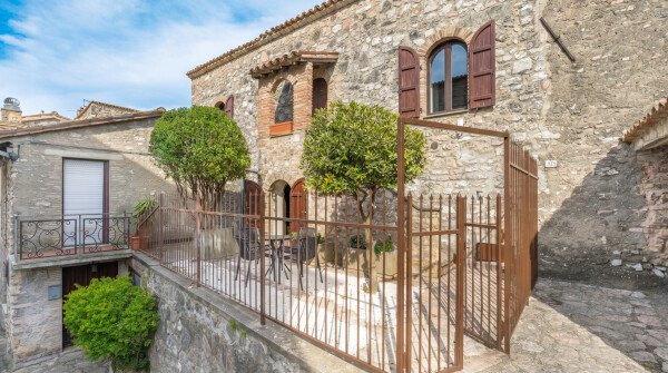 Casa 2 camere, con giardino