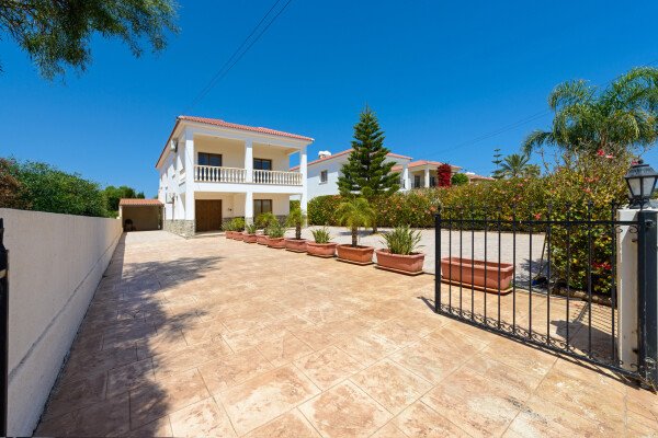 Villa 4 bedrooms, with garden