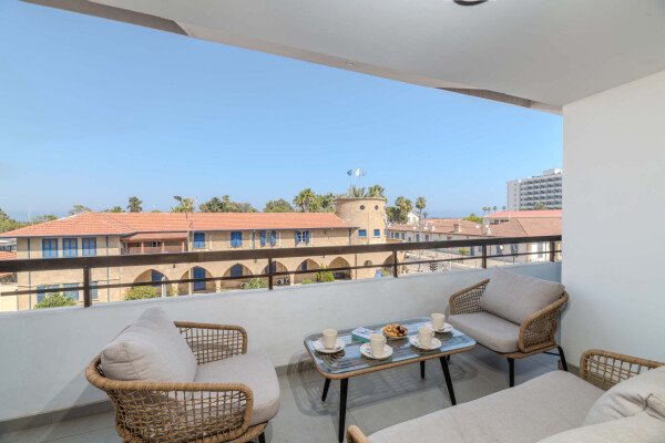 Apartment 3 bedrooms, with sea view