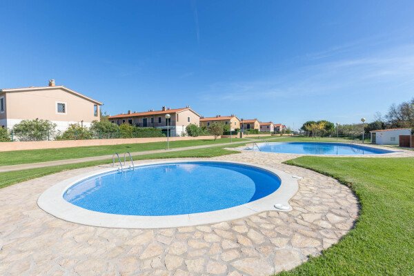 Villa 3 habitaciones, con jardín