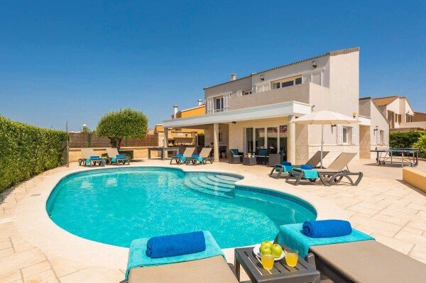 Villa 4 habitaciones, con jardín