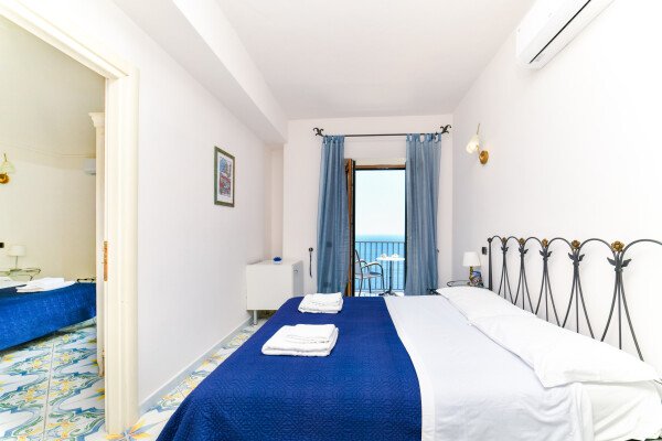 Apartment 3 bedrooms, with sea view
