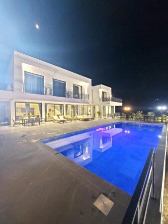 Villa 10 ospiti, con piscina