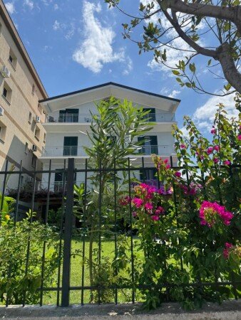 Appartamento 1 camera, con giardino