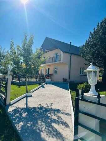 Bed and breakfast 3 camere, con giardino