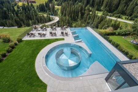 Hotel mit Pool