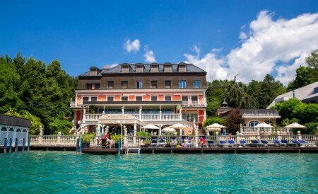 Hotel mit Pool