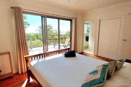 House 5 bedrooms, with pool