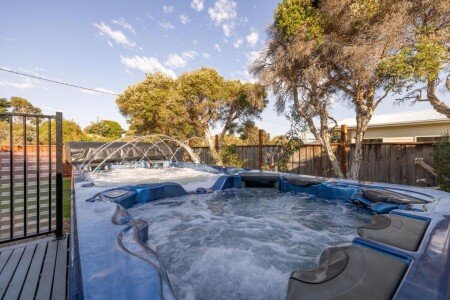 House 4 bedrooms, with pool