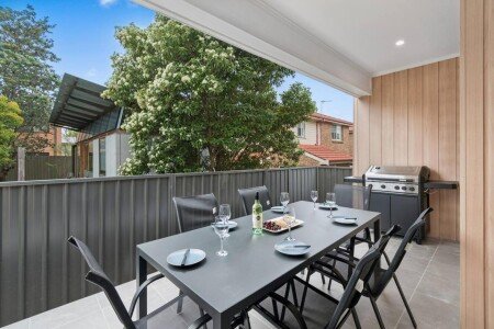 House 6 guests, with garden