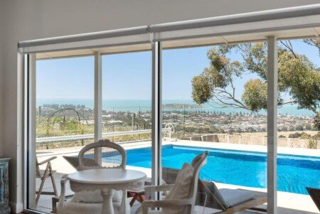 House 4 bedrooms, with pool