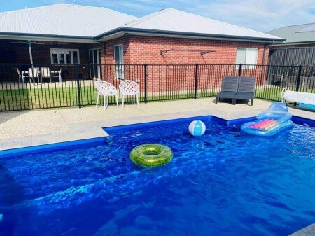 House 4 bedrooms, with pool