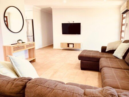 House 1 guest, with garden