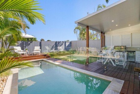 House 4 bedrooms, with pool