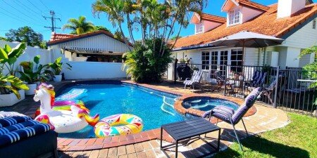 House 4 bedrooms, with pool