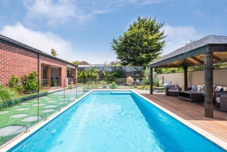House 4 bedrooms, with pool
