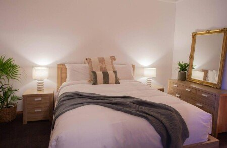 House 1 guest, with air conditioning