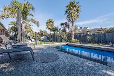 House 5 bedrooms, with pool