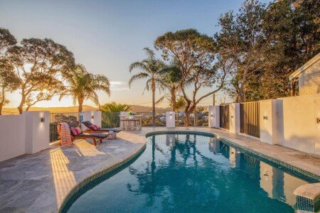 House 4 bedrooms, with pool