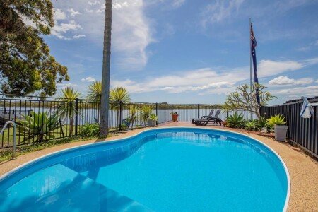 House 5 bedrooms, with pool