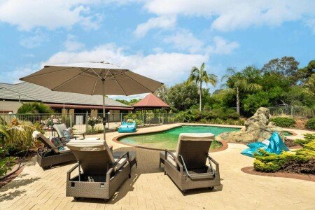 House 4 bedrooms, with pool