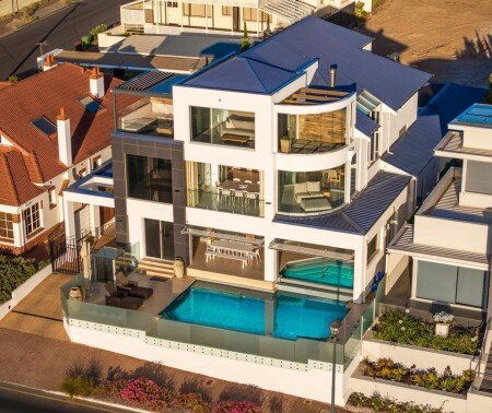 House 4 bedrooms, with pool