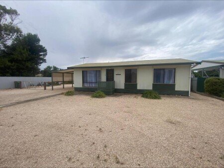 House 3 bedrooms, with parking