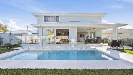 House 5 bedrooms, with pool