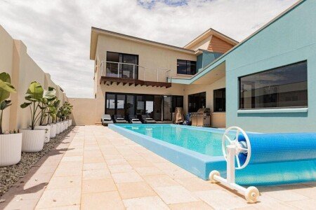 House 4 bedrooms, with pool