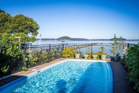 House 4 bedrooms, with pool