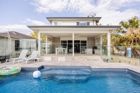 House 5 bedrooms, with pool