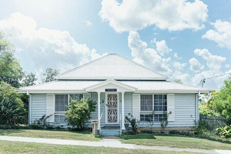 House 4 bedrooms, with pool