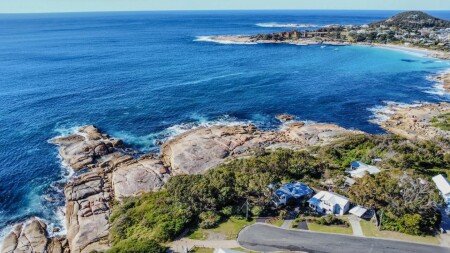 House 1 guest, with garden