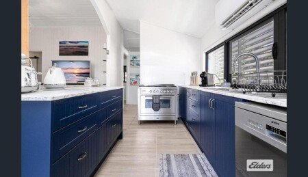 House 8 guests, with garden