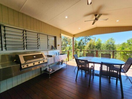 House 4 bedrooms, with pool