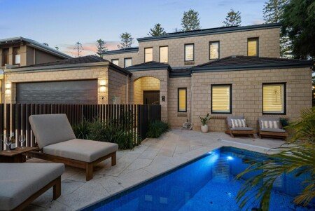 House 5 bedrooms, with pool