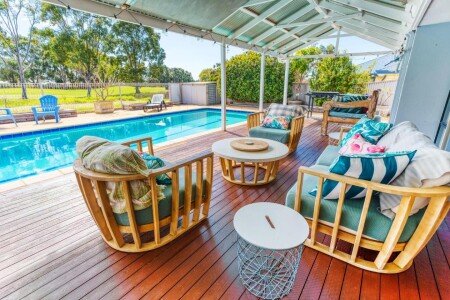 House 8 guests, with pool