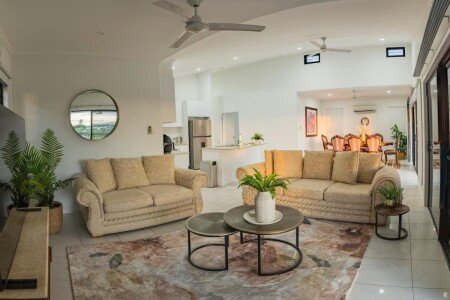 House 1 guest, with garden