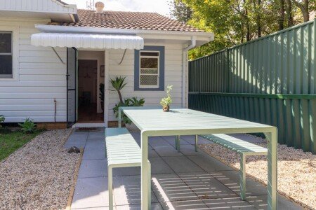 House 2 guests, with garden