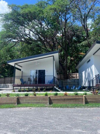 Resort 6 guests, with pool