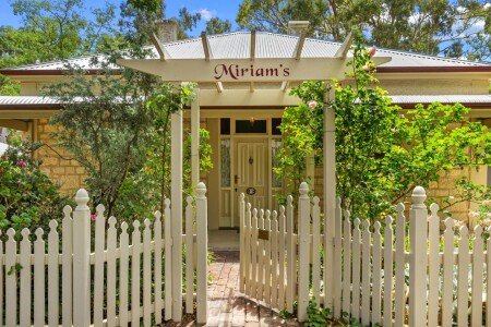 House 2 bedrooms, with garden