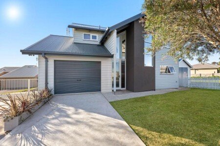 House 4 bedrooms, with parking