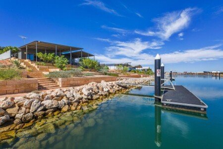 House 4 bedrooms, with pool