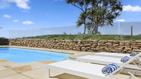 House 5 bedrooms, with pool