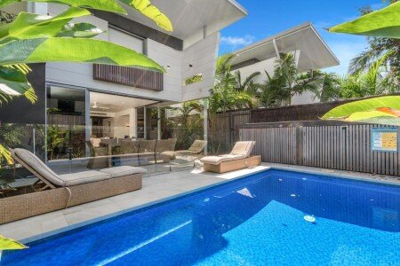 House 4 bedrooms, with pool