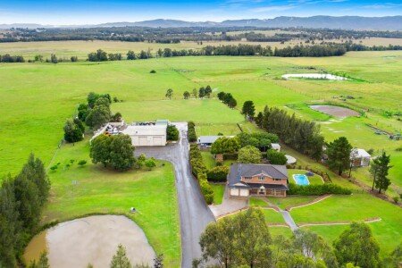 House 5 bedrooms, with pool