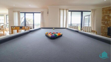 House 6 bedrooms, with pool