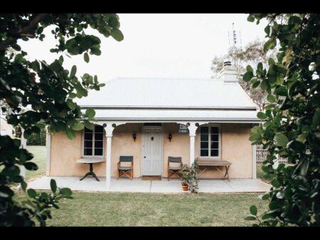 House 3 bedrooms, with parking